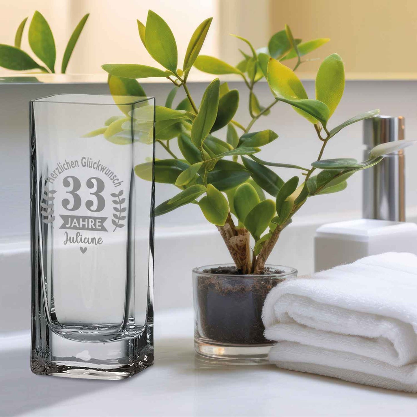 Blumenvase mit Gravur - Herzlichen Glückwunsch - Personalisiert mit Namen und Jahreszahl