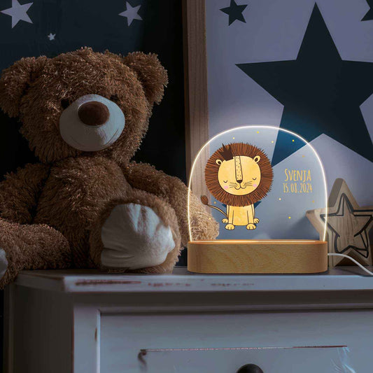 Kinder LED Nachtlicht mit Sockel aus Holz im Löwe Design