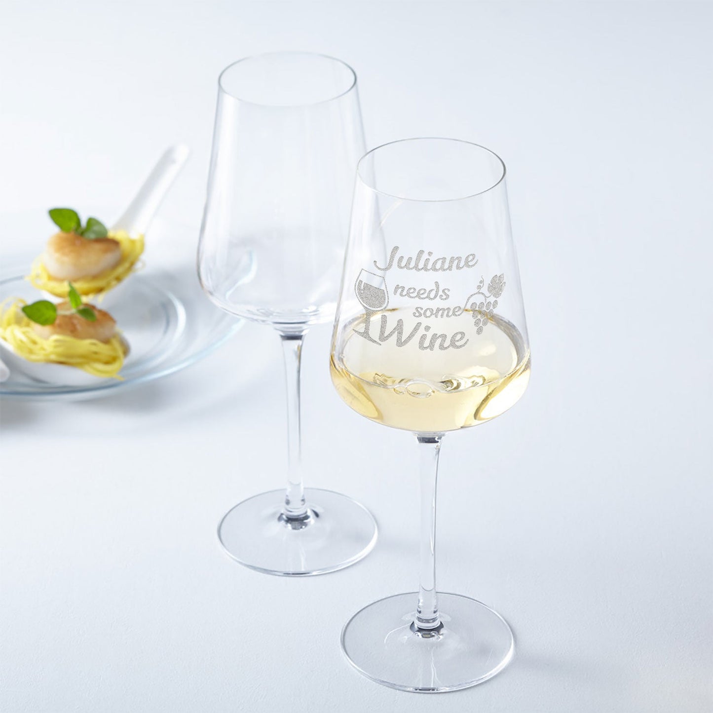 Leonardo Weinglas mit Gravur "Needs some Wine" mit Namen