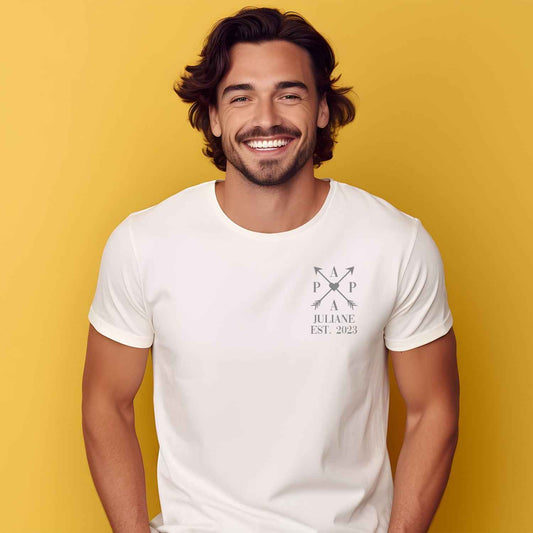 Bedrucktes T-Shirt für Herren - PAPA EST. Kreuzpfeile