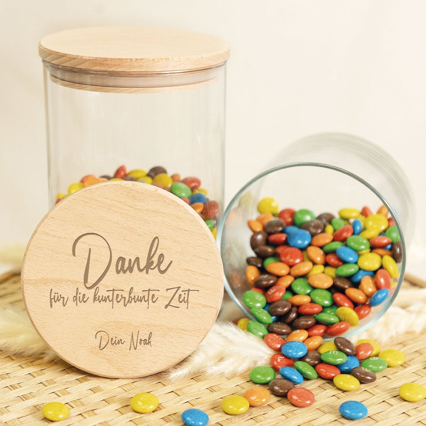 Graviertes Vorratsglas mit Holzdeckel - Danke für die kunterbunte Zeit