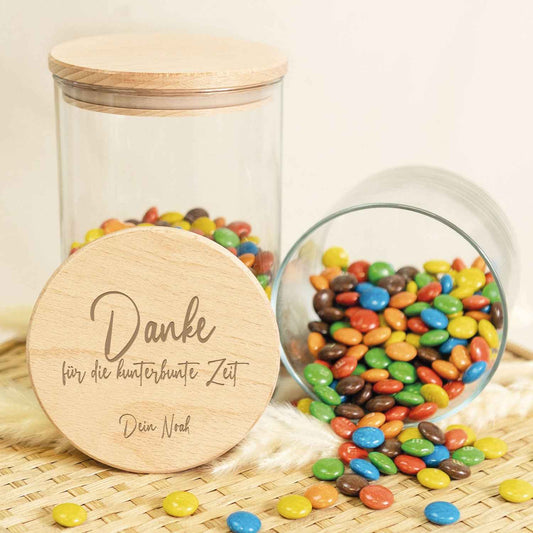 Graviertes Vorratsglas mit Holzdeckel - Danke für die kunterbunte Zeit