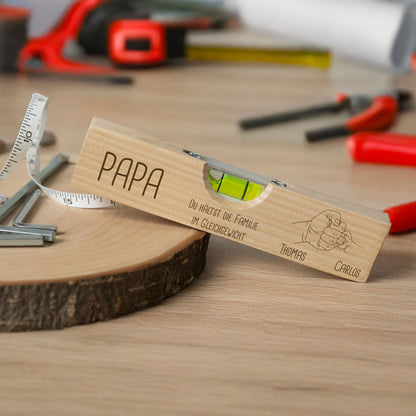 Bedruckte Wasserwaage für Papa - Papa Fistbump