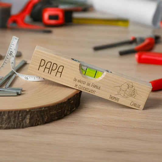 Bedruckte Wasserwaage für Papa - Papa Fistbump