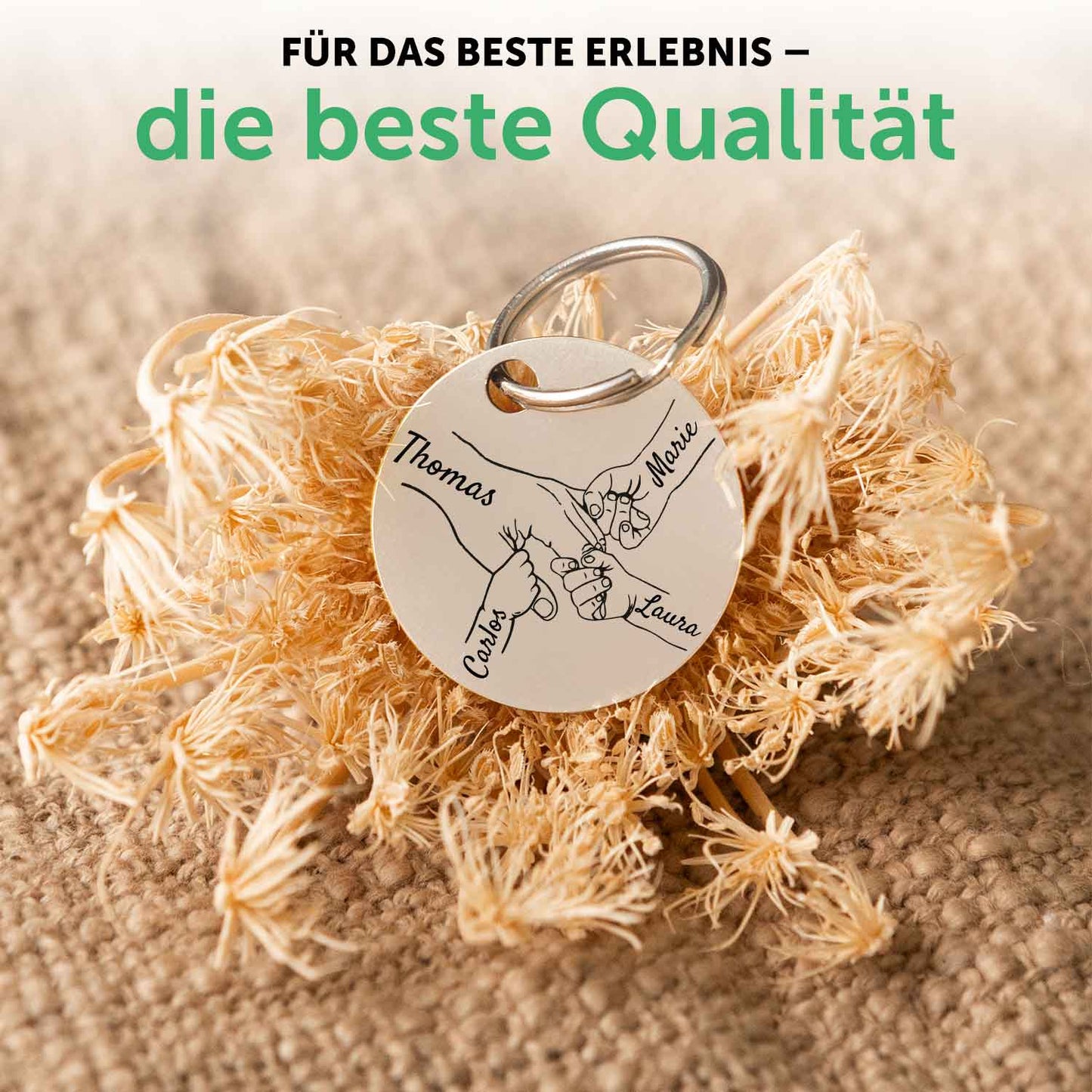 Schlüsselanhänger mit Gravur - Kinderhände halten Papa