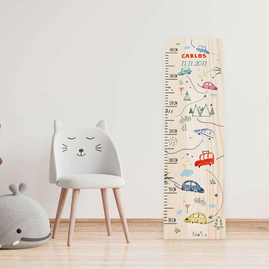 Messlatte mit Namen für Kinder im Autokarte Design