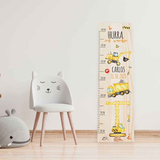 Messlatte mit Namen für Kinder im Baustellen Design