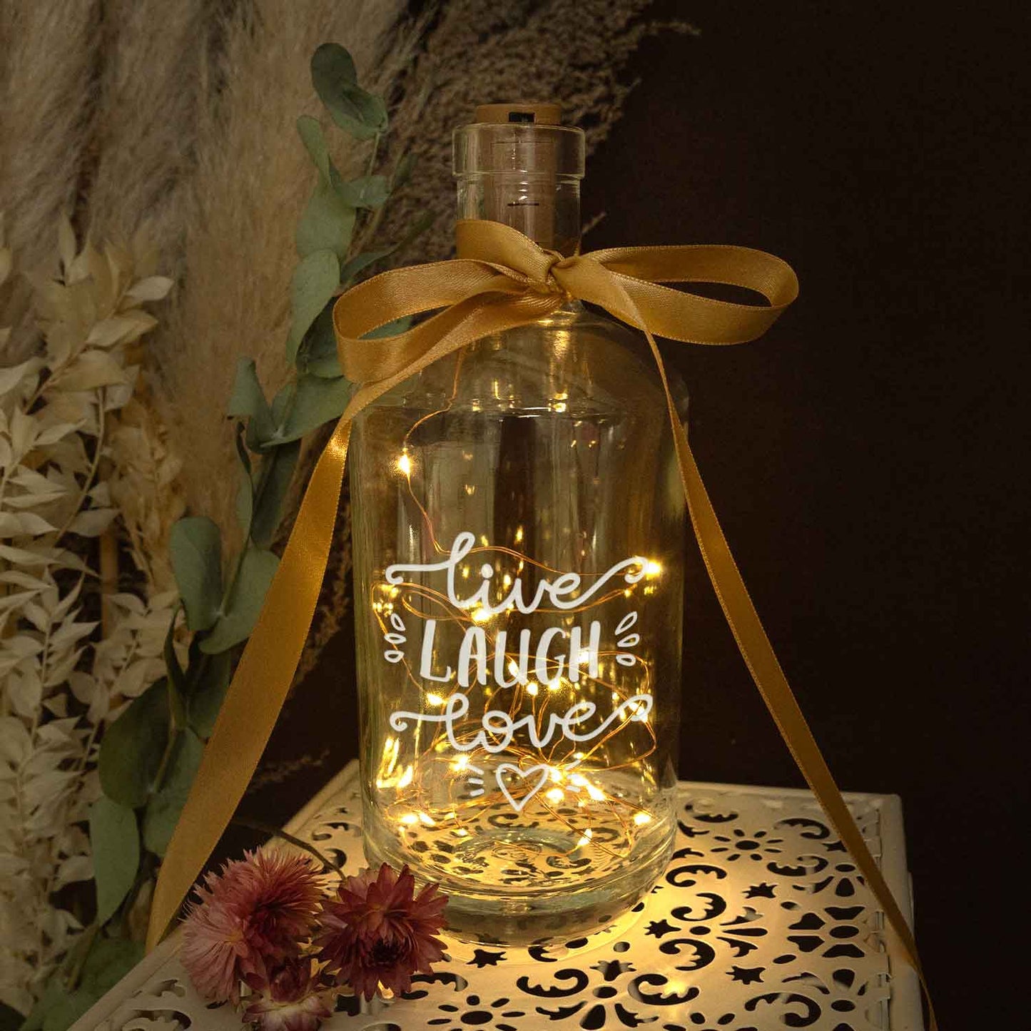 Flaschenlicht mit LED-Lichterkette und Gravur "Live Laugh Love"