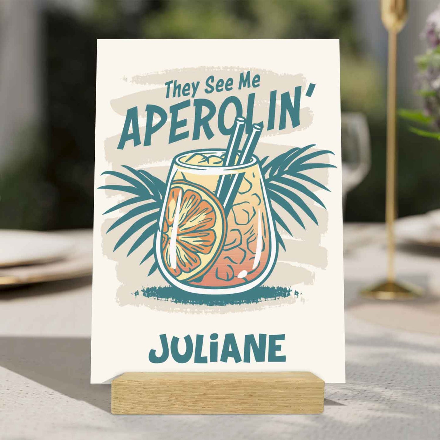 Holzschild mit Aperol Spritz Motiv - They see me Aperolin - Geschenk für Aperol Liebhaber