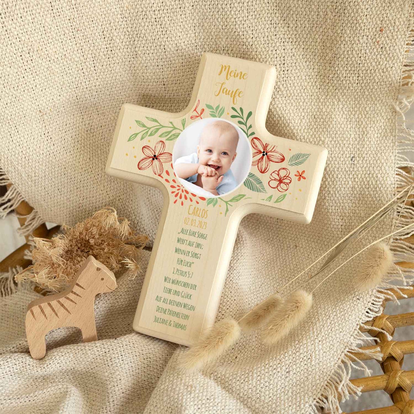 Personalisierbares Holzkreuz zur Taufe Konfirmation oder Kommunion - Mit eigenem Foto - Blumenkranz