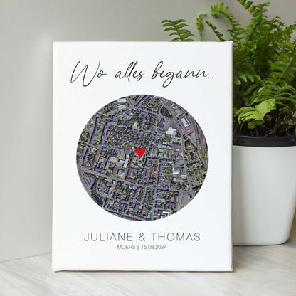 Leinwand mit dem Motiv "Wo alles begann" - Personalisiertes Geschenk mit Wunschort