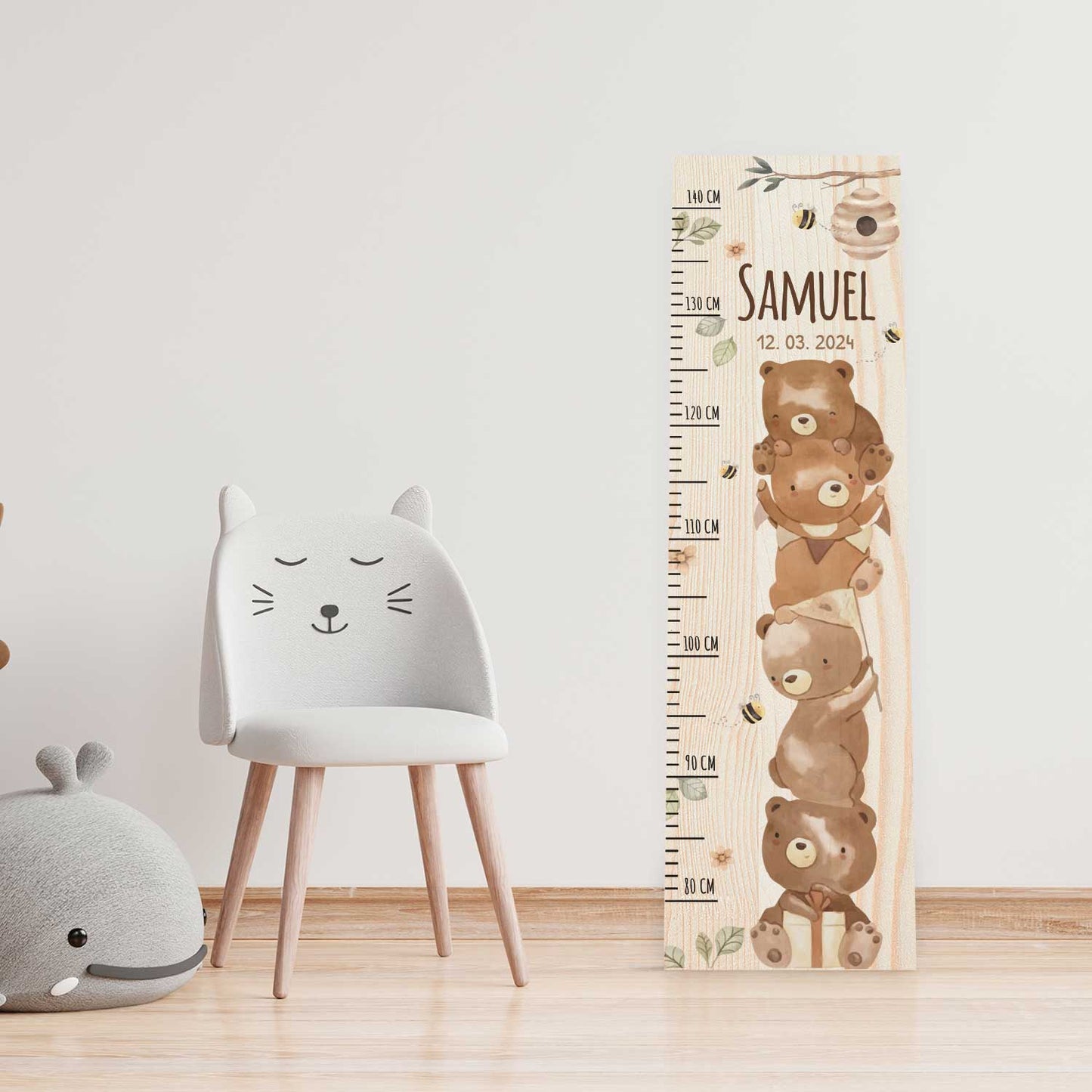 Messlatte mit Namen für Kinder im Bären Design