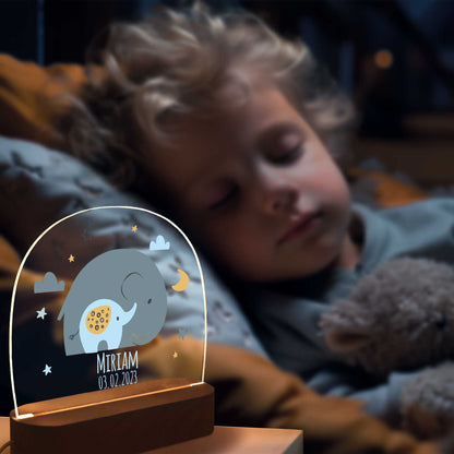 Kinder LED Nachtlicht mit Sockel aus Holz im Elefant Design