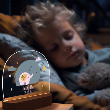 Kinder LED Nachtlicht mit Sockel aus Holz im Elefant Design