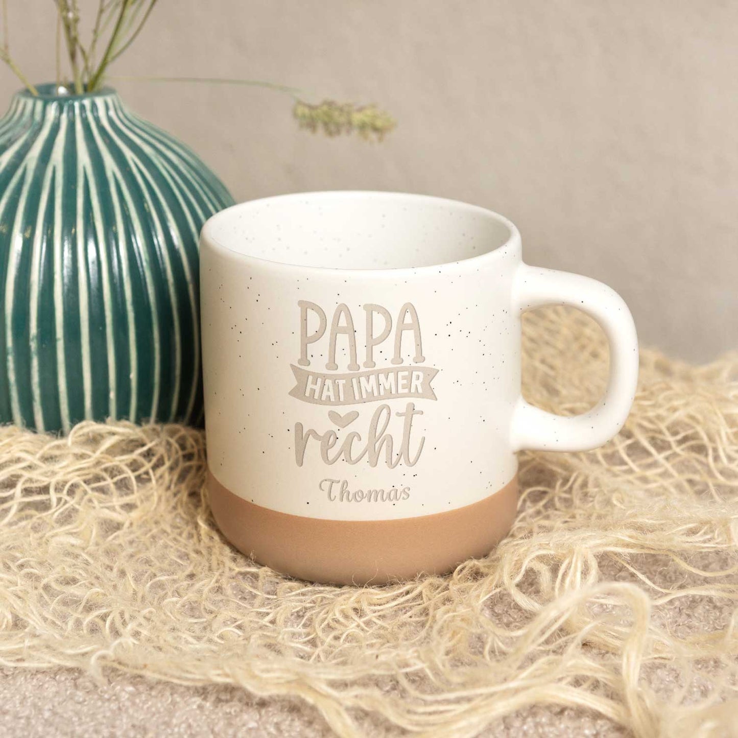 Gravierte Steingut Tasse - Papa hat immer Recht