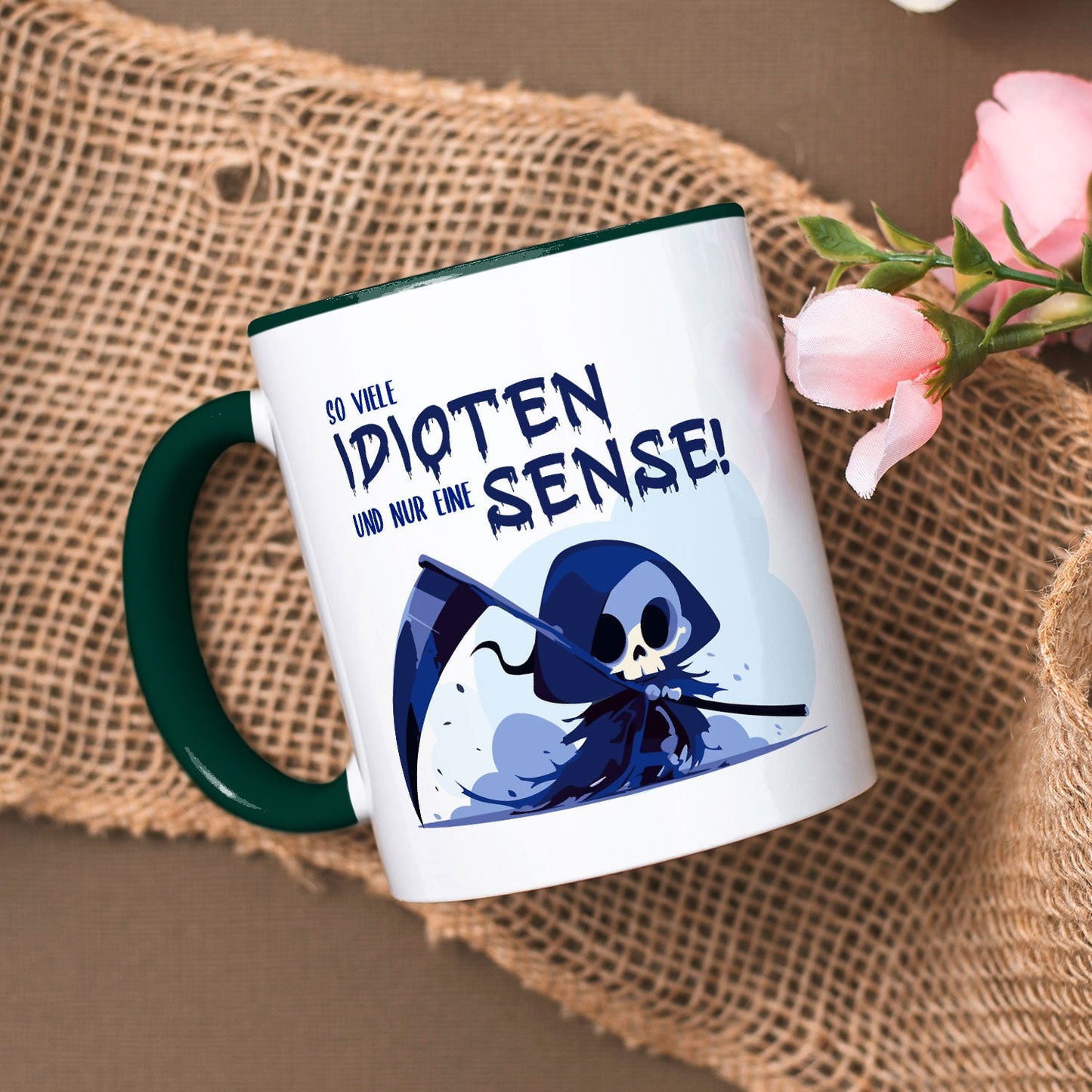 Bedruckte Tasse mit Spruch in blau - So viele Idioten und nur eine Sense