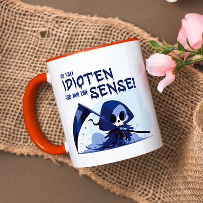Bedruckte Tasse mit Spruch in blau - So viele Idioten und nur eine Sense
