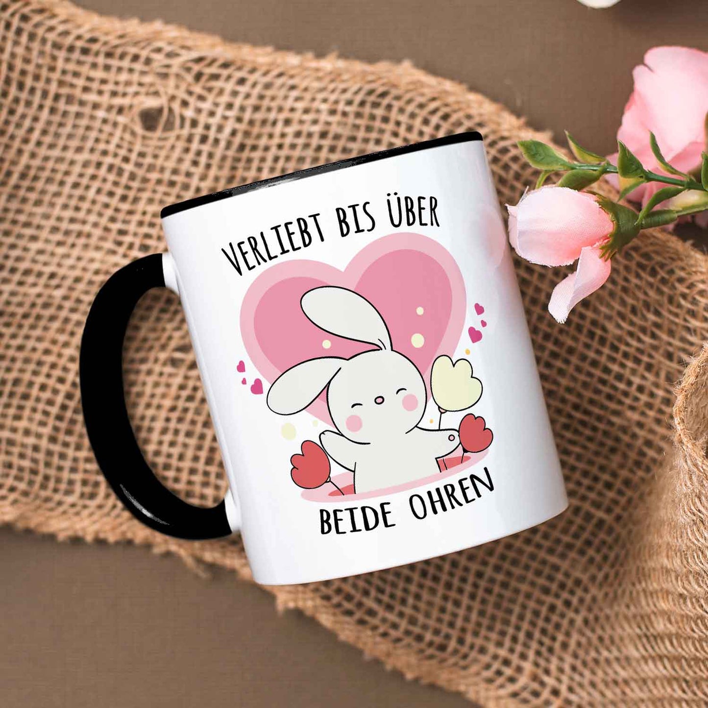 Bedruckte Tasse mit Spruch - Verliebt bis über beide Ohren