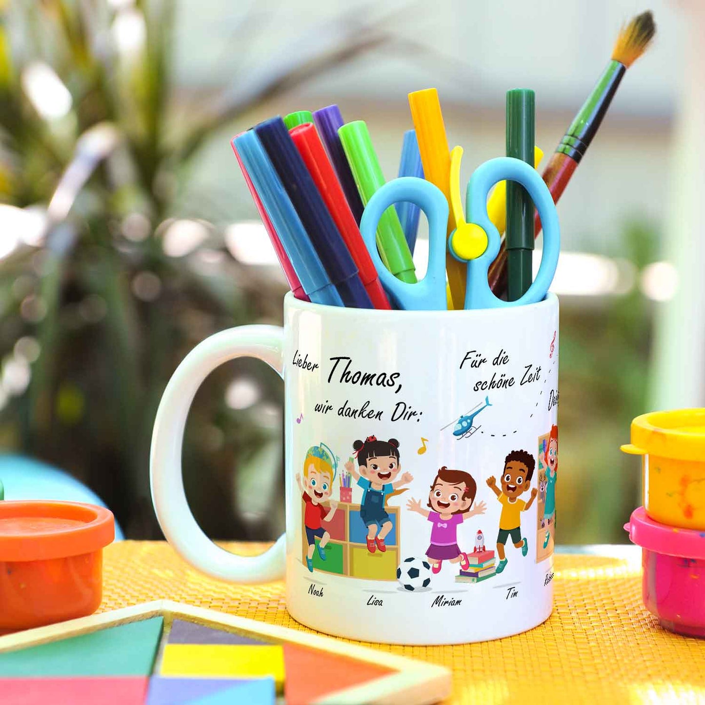 Bedruckte Tasse mit Spruch Erzieher/in Abschied mit springenden Kindern