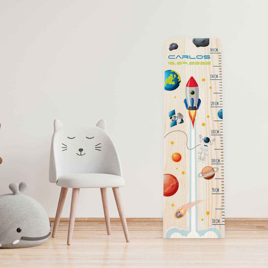 Messlatte mit Namen für Kinder im Rakete Design