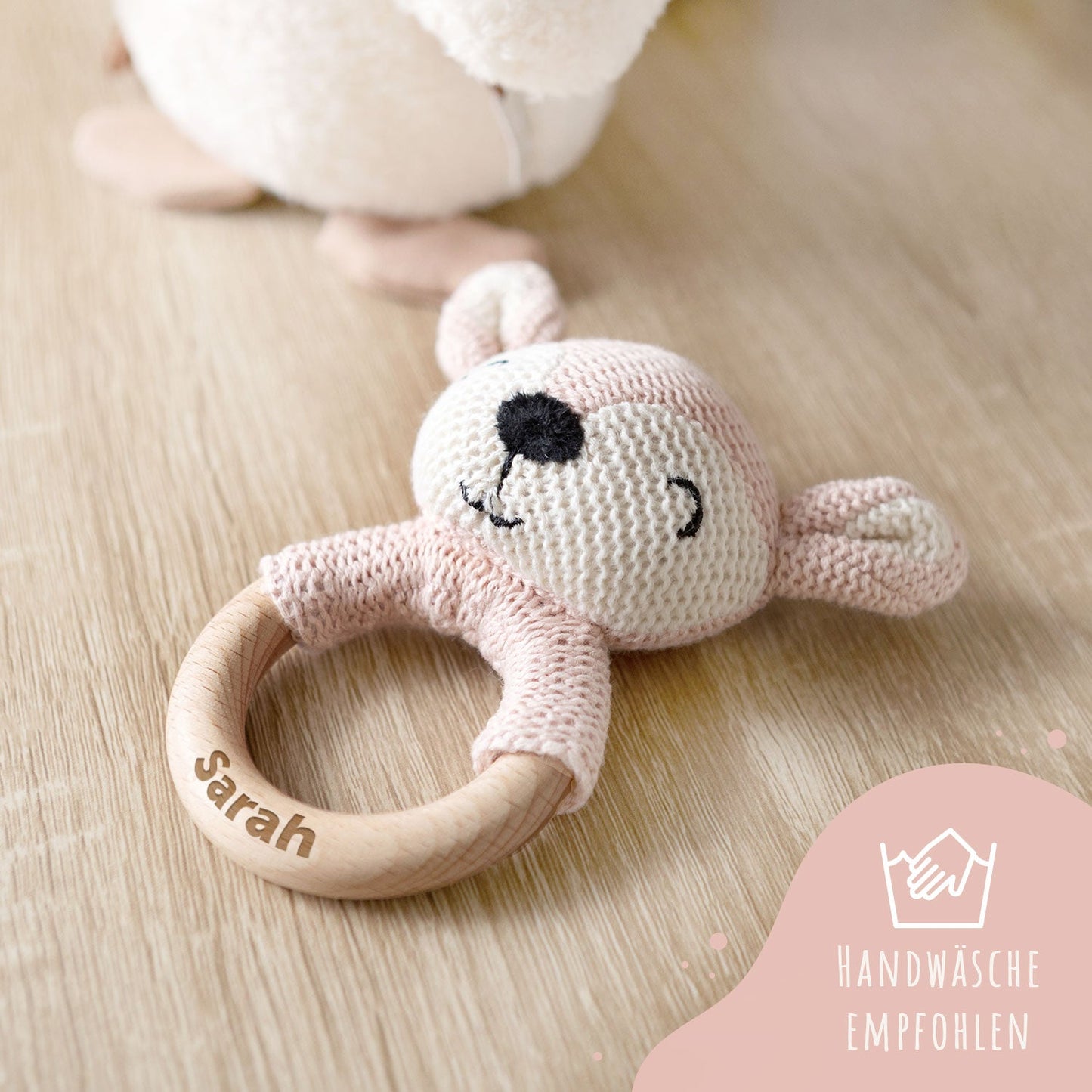 Gravierter Beißring aus Holz mit Stofftier von Jollein - Tierkopf