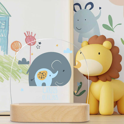 Kinder LED Nachtlicht mit Sockel aus Holz im Elefant Design