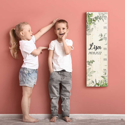 Messlatte mit Namen für Kinder im Blätter Design