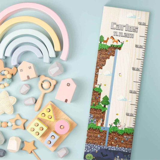 Messlatte mit Namen für Kinder im Pixelerde Design