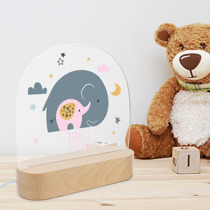 Kinder LED Nachtlicht mit Sockel aus Holz im Elefant Design