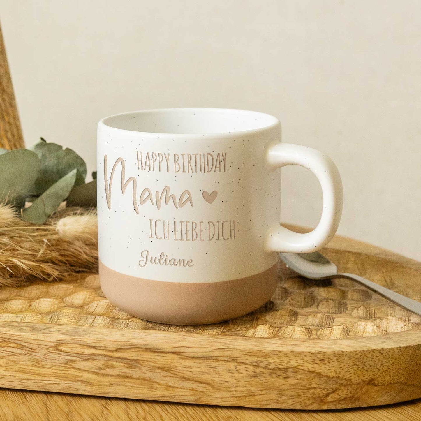 Gravierte Steingut Tasse - Happy Birthday Mama