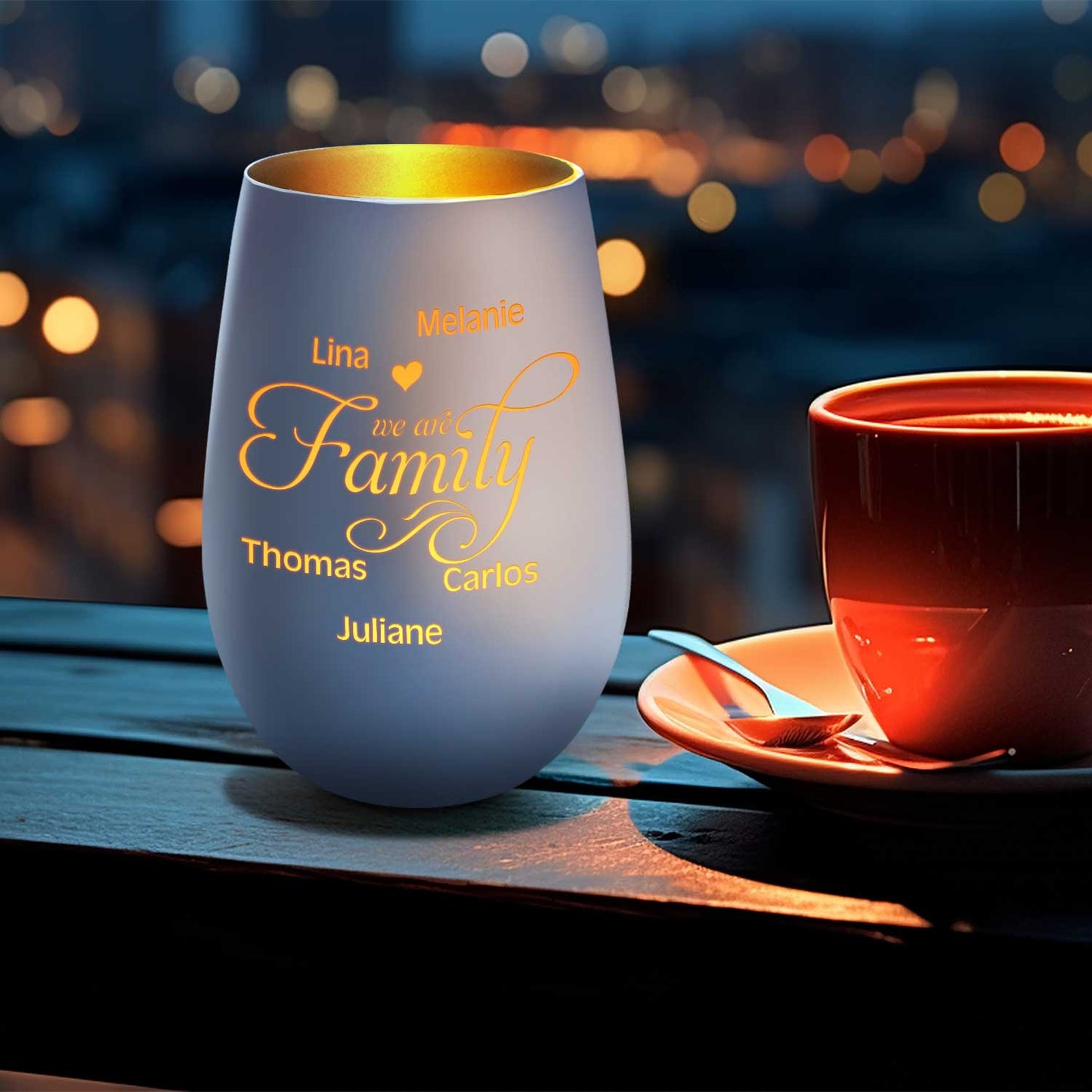 Deko Windlicht aus Glas mit Gravur - We are Family - Personalisiert mit bis zu fünf Namen