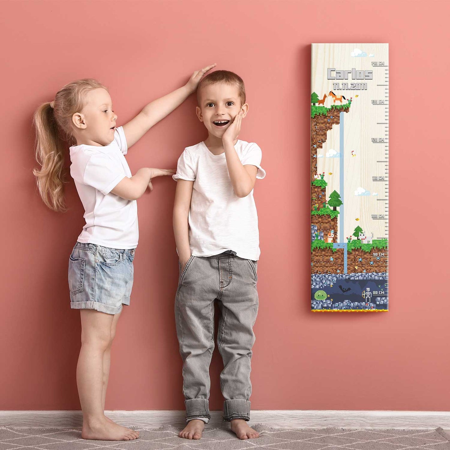 Messlatte mit Namen für Kinder im Pixelerde Design
