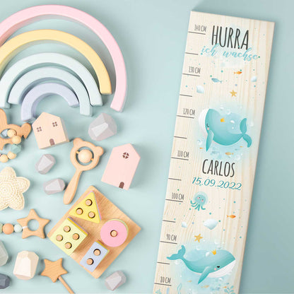 Messlatte mit Namen für Kinder im Wal Design