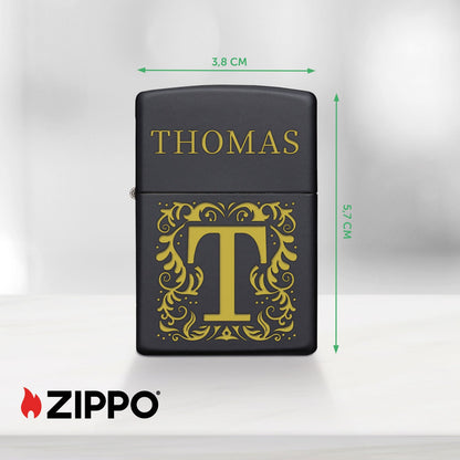 GRAVURZEILE x ZIPPO Personalisiertes Sturmfeuerzeug - Initalen - Windfest und Langlebig - Nachfüllbar