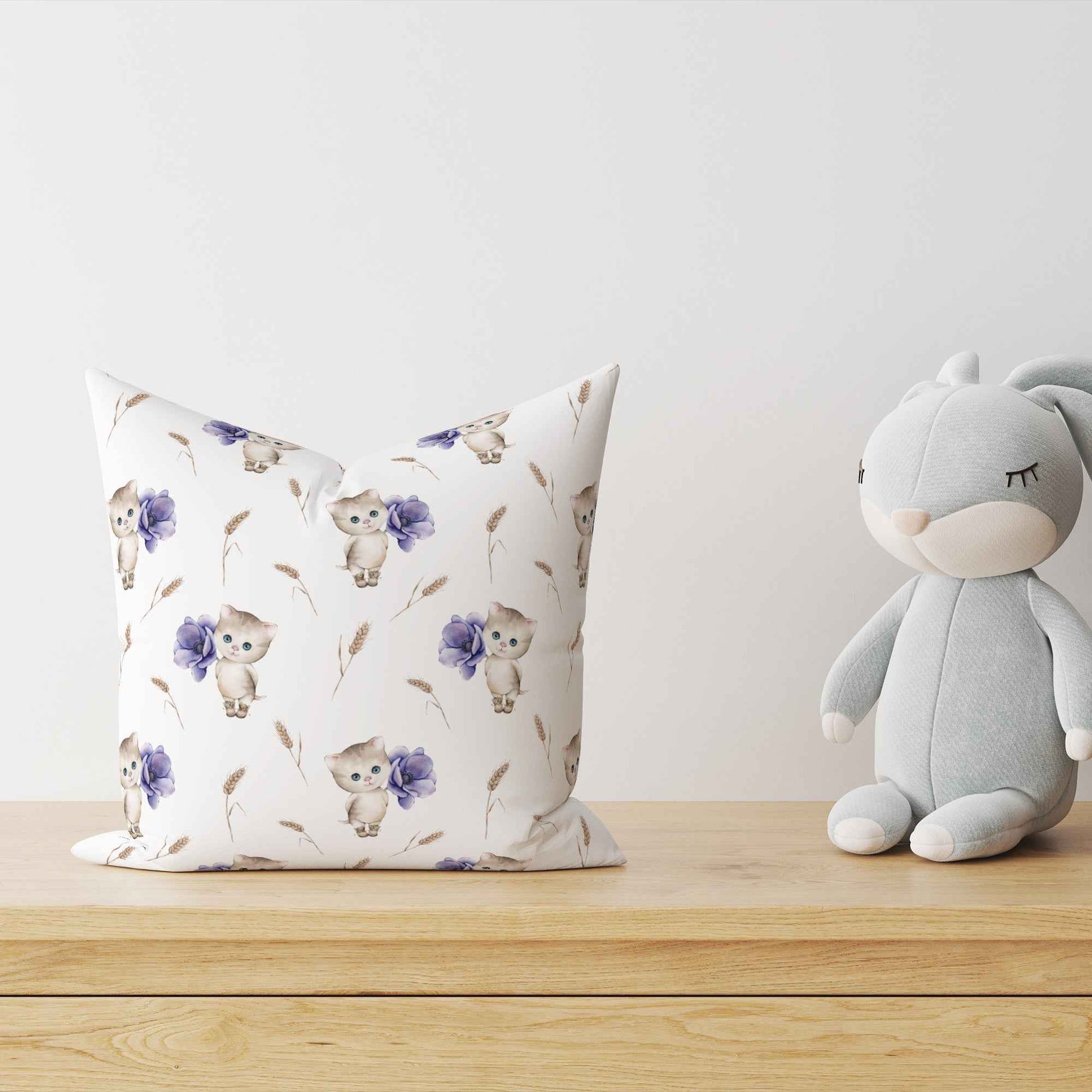 "Katze mit Blumen" Premium Kinderdekokissen