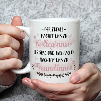 Bedruckte Tasse mit Spruch Der Zufall machte uns zu Kolleginnen
