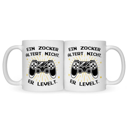 Bedruckte Tasse mit Spruch - Ein Zocker altert nicht er levelt