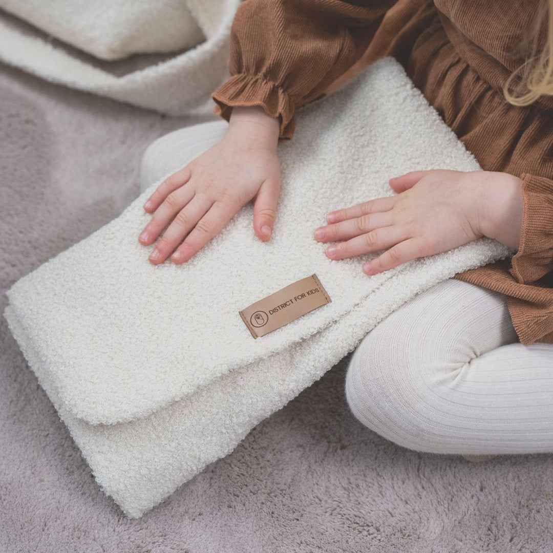Wickelunterlage Teddystoff Bouclé – praktische Windeltasche für unterwegs
