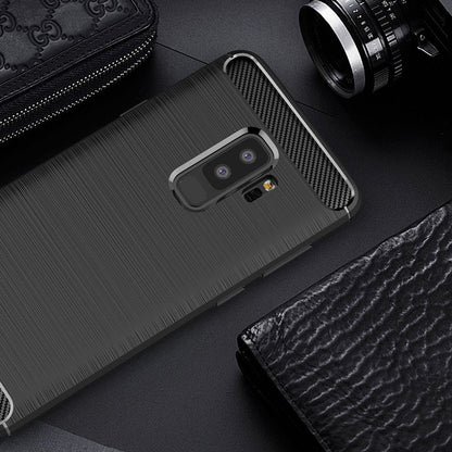 NALIA Silikonhülle für Samsung Galaxy S9 Plus – Rutschfest & Matt – VORTEX (Gebürstete Optik & Carbon Design) – Marke aus Berlin