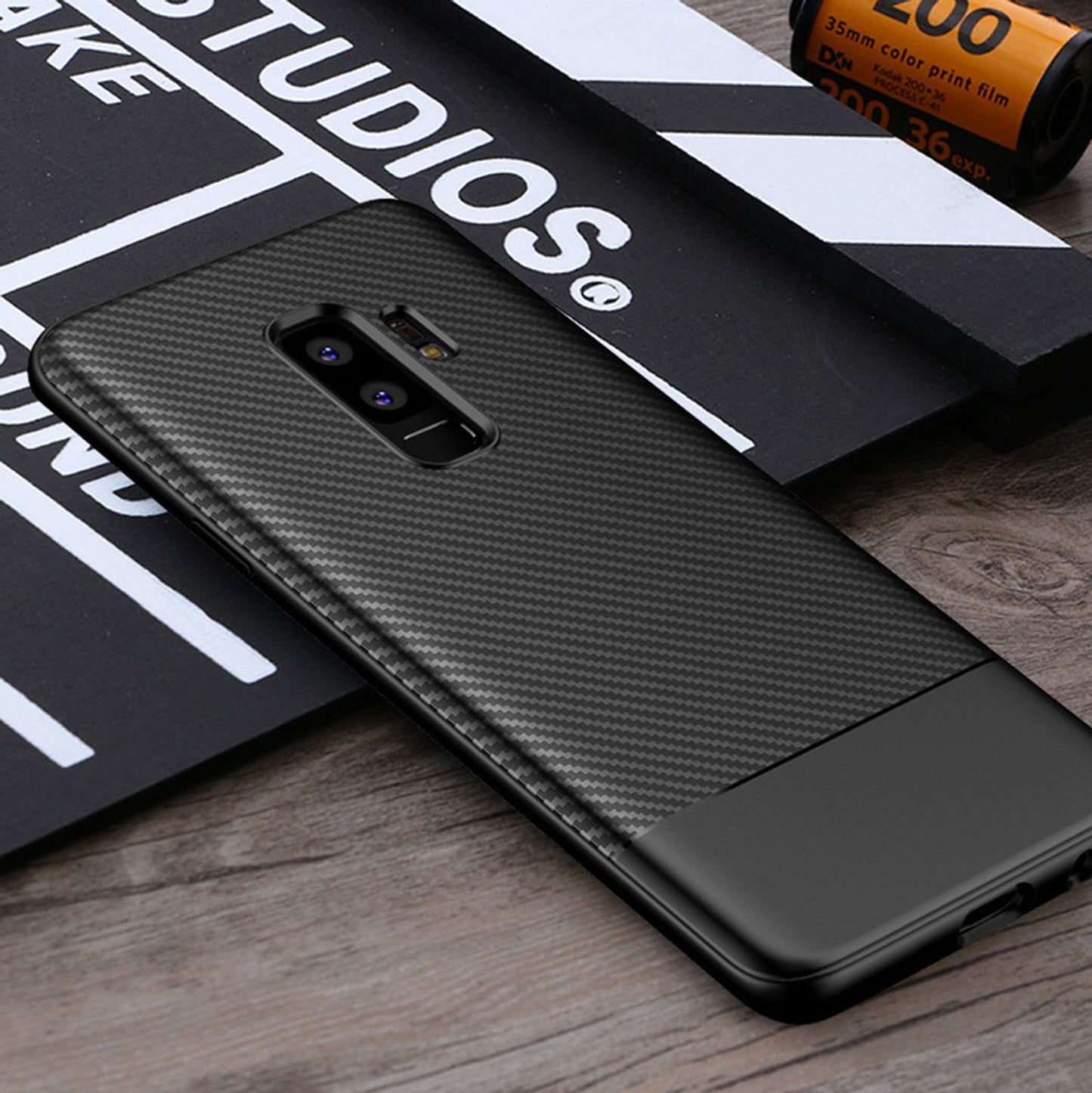 NALIA Silikonhülle für Samsung Galaxy S9 Plus – Rutschfest & Matt – VORTEX (Gebürstete Optik & Carbon Design) – Marke aus Berlin