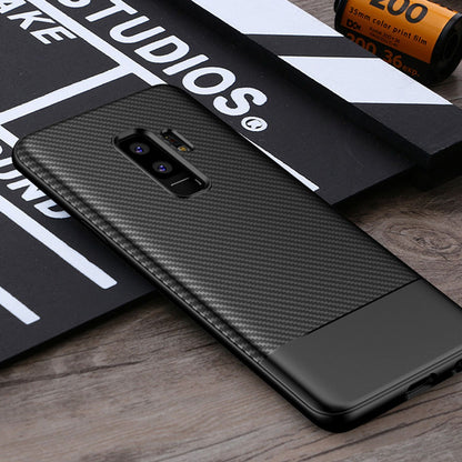NALIA Silikonhülle für Samsung Galaxy S9 Plus – Rutschfest & Matt – VORTEX (Gebürstete Optik & Carbon Design) – Marke aus Berlin