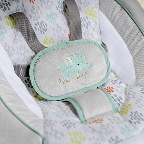 Ingenuity Hugs & Hoots zusammenklappbare & tragbare Babyschaukel, 5 Schaukelgeschwindigkeiten, 8 Melodien, 3 Naturgeräusche, Lautstärkeregulierung und Spielzeugbügel, ab der Geburt bis 9kg