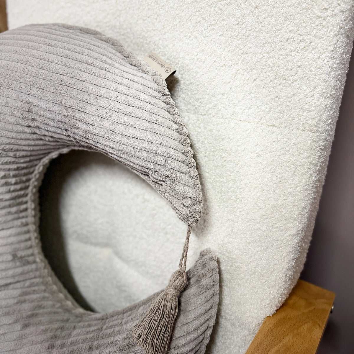 Stillkissen Halbmond Cord – Komfort & Stil District for Kids