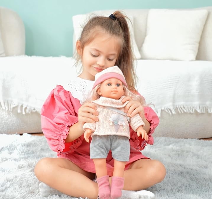 deAO Babypuppen-Spielset, Kleid Spiel Set für 36cm Puppe mit 3 Outfits und Puppenzubehör zum Kämmen und Frisieren, Puppe mit Langen Rosa Haaren Tolles Rollenspiel-Spielzeug für Kinder