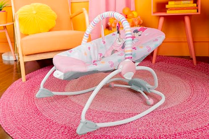Bright Starts, Disney Baby Minnie Mouse Forever Besties, Wippe für Babies und Kleinkinder, mit beruhigenden Vibrationen, abnehmbarem Spielzeugbogen und 2 Spielzeugen, rose, 12209