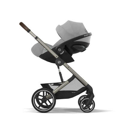 CYBEX Gold Babyschale Cloud G i-Size Comfort, Inkl. Neugeboreneneinlage, Ab Geburt bis ca. 24 Monate, Für Kinder ab 40 cm bis 87 cm, Max. 13 kg, Moon Black
