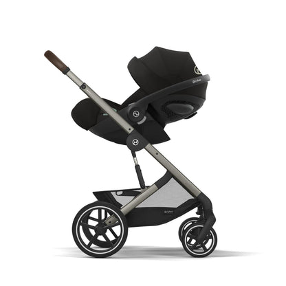 CYBEX Gold Babyschale Cloud G i-Size Comfort, Inkl. Neugeboreneneinlage, Ab Geburt bis ca. 24 Monate, Für Kinder ab 40 cm bis 87 cm, Max. 13 kg, Moon Black