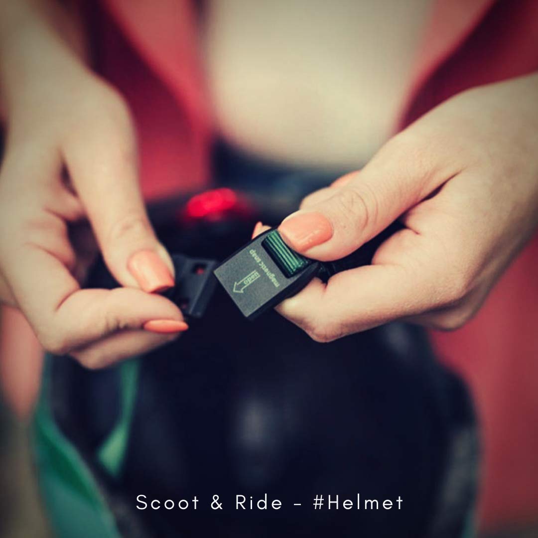 Scoot and Ride Babyhelm mit verstellbaren Trägern, Mattes Finish, Größen XXS, inklusive LED-Sicherheitslicht und weicher Fleece-Polsterung für zusätzlichen Schutz