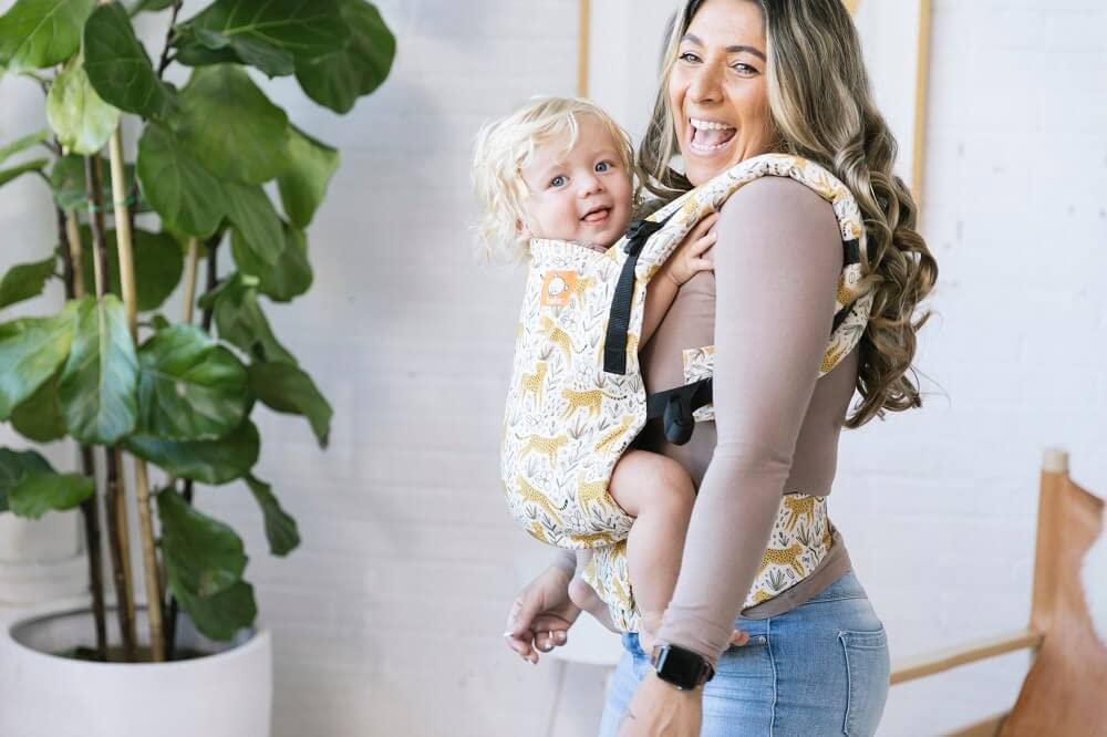Tula Explore Babytrage für Neugeborene ab Geburt, 3-in-1 Baby-Tragetasche Bauchtrage Rückentrage Ergonomisch (3,2-20,4 kg), Play