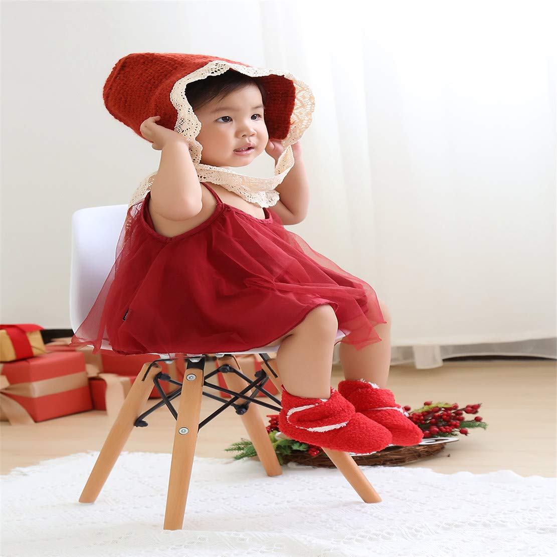 Edoton Infant Boys Girls Warm Slippers Winter White Cute Soft Cotton Unisex Non-Slip Baby Shoes for Christmas First Birthday Gift.